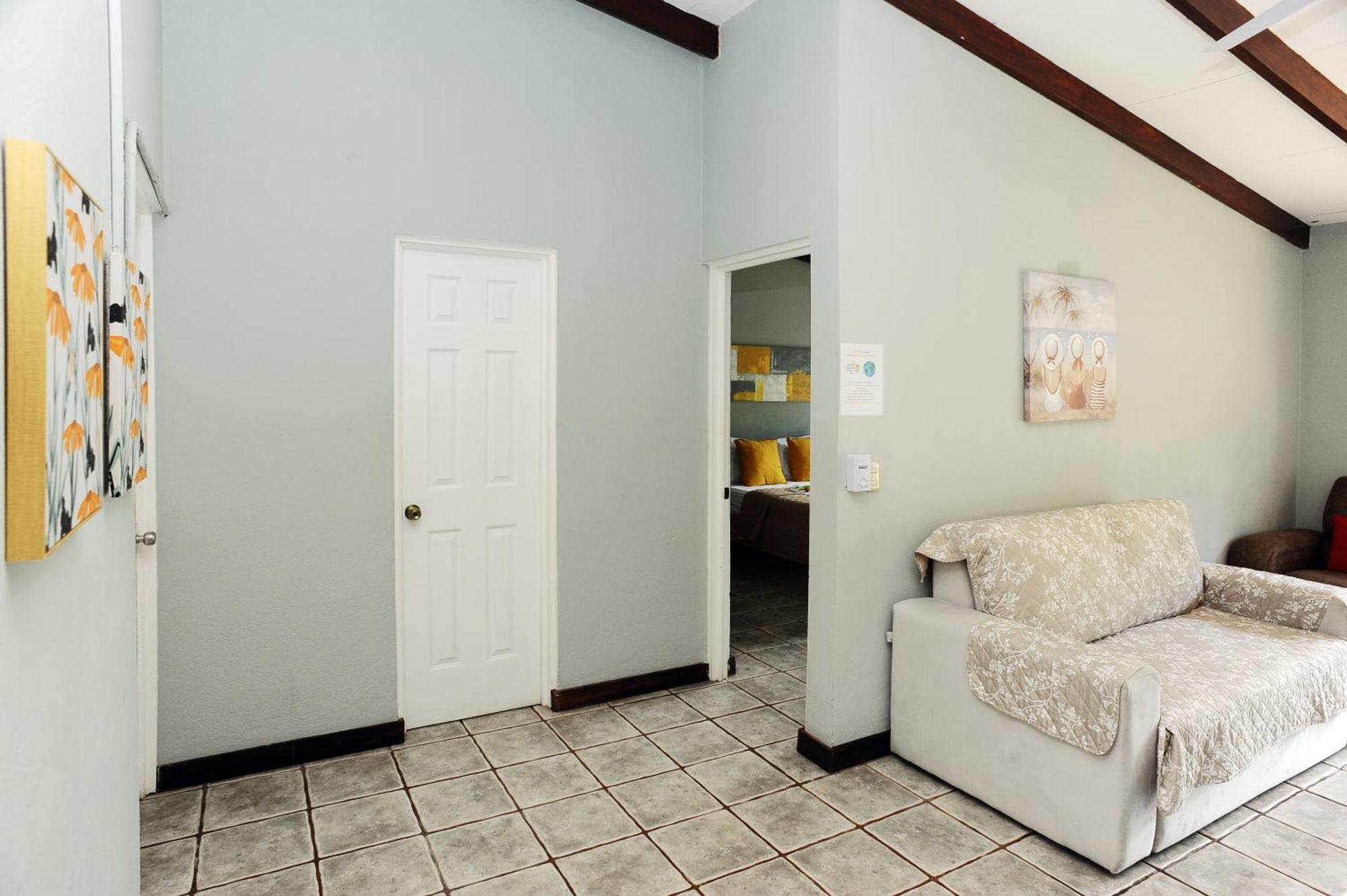 Private Fully Furnished Home At Wide Mouth Frog Hostel Quepos Exterior foto