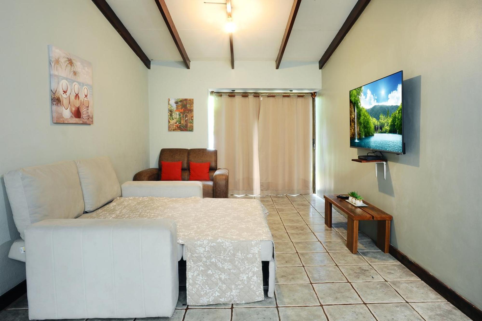 Private Fully Furnished Home At Wide Mouth Frog Hostel Quepos Exterior foto