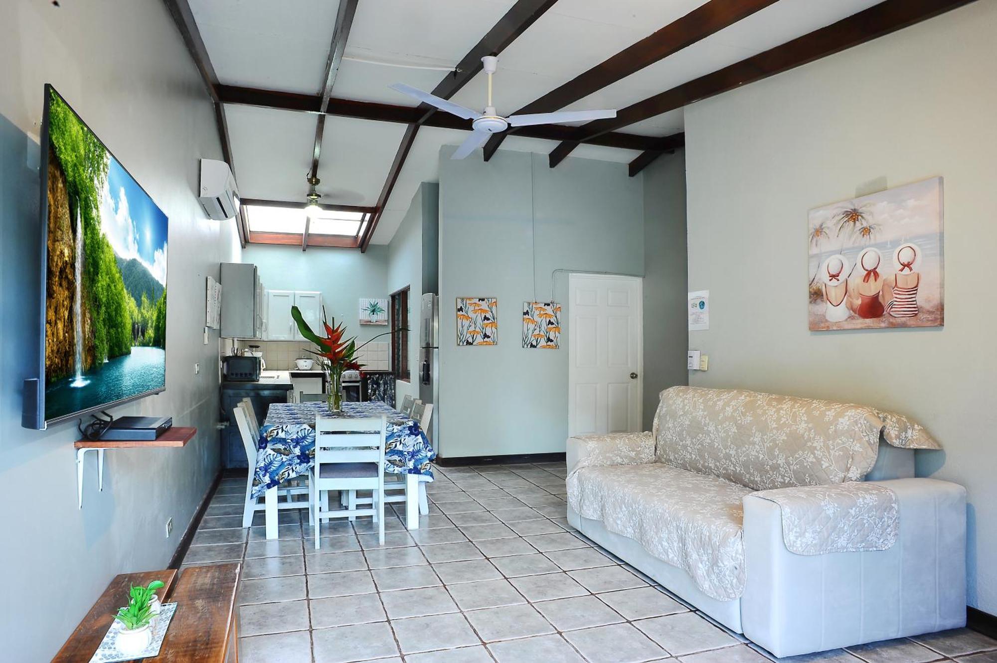 Private Fully Furnished Home At Wide Mouth Frog Hostel Quepos Exterior foto