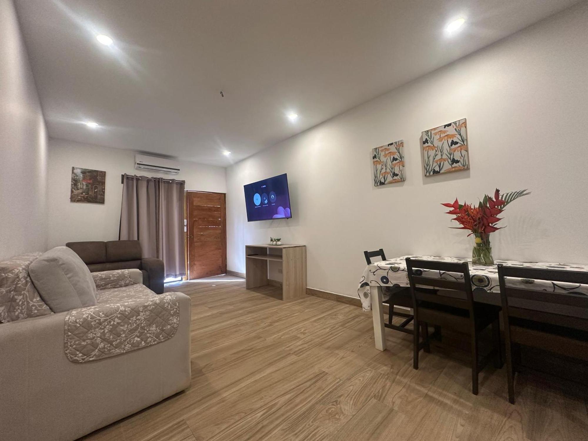 Private Fully Furnished Home At Wide Mouth Frog Hostel Quepos Exterior foto